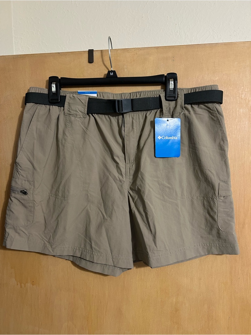 Columbia Women's Khaki Outdooriking Shorts Regular Fit LARGE NWT